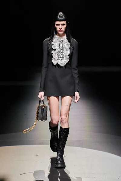 Look 3